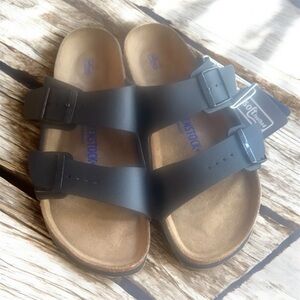 NEW! Birkenstock Men’s Black Leather sandals - EU Size 42.